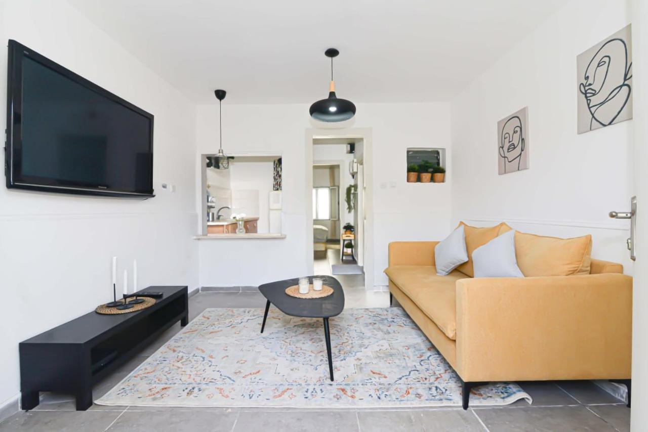 הדירה בלבן Apartment Хадера Екстериор снимка